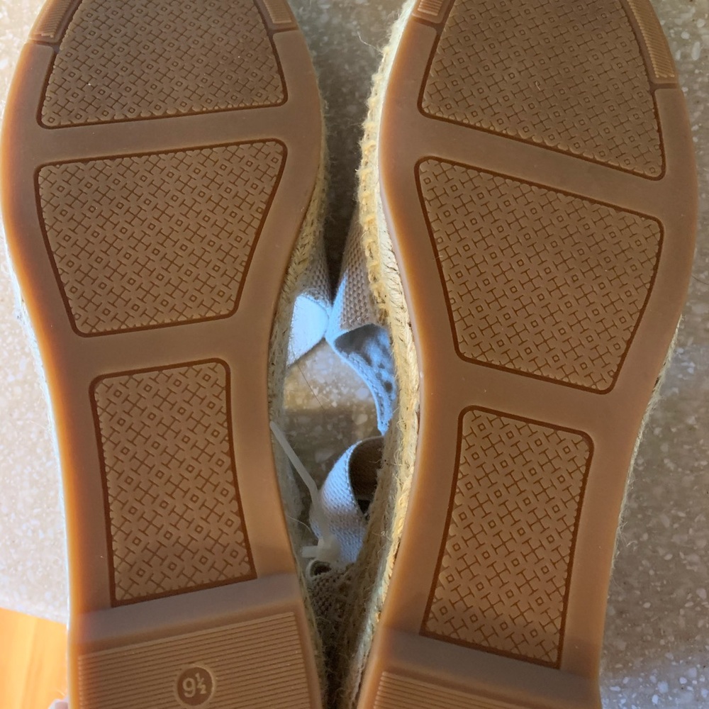 Tory birch canvas sandals 9.5